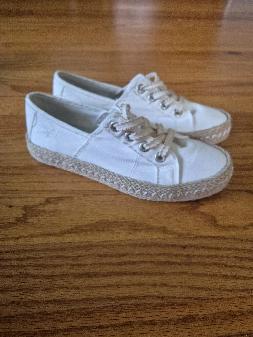 Blowfish Women’s White Canvas Espadrille Lace-Up Sneakers, size 8 NWOB